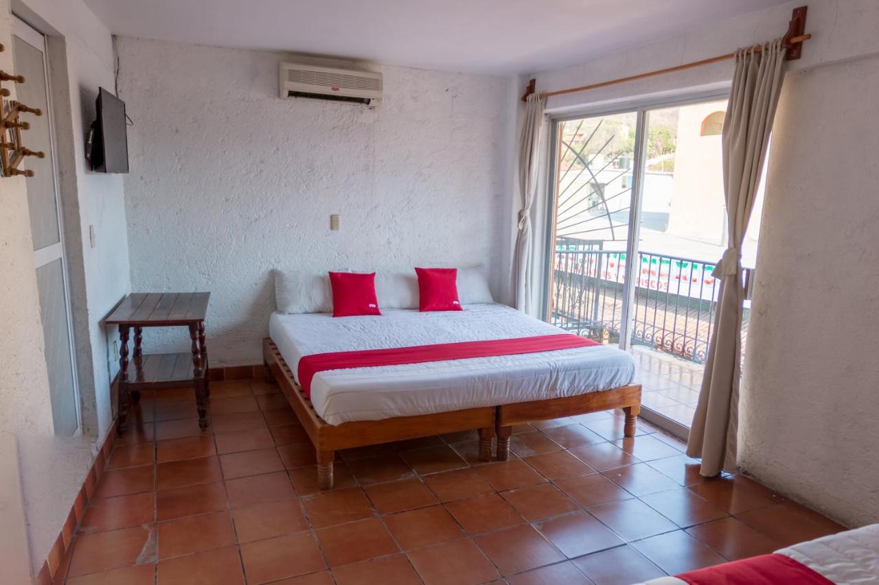 Hotel Casa Bravo Zihuatanejo Exterior foto